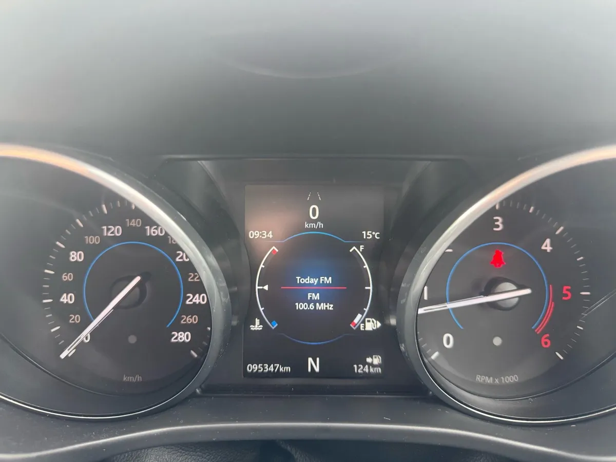 Jaguar F-Pace 2.0 D AWD R-Sport -NCT JUST PASSED - Image 4