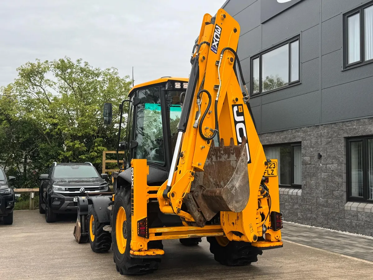 2023 JCB 3CX - Image 2