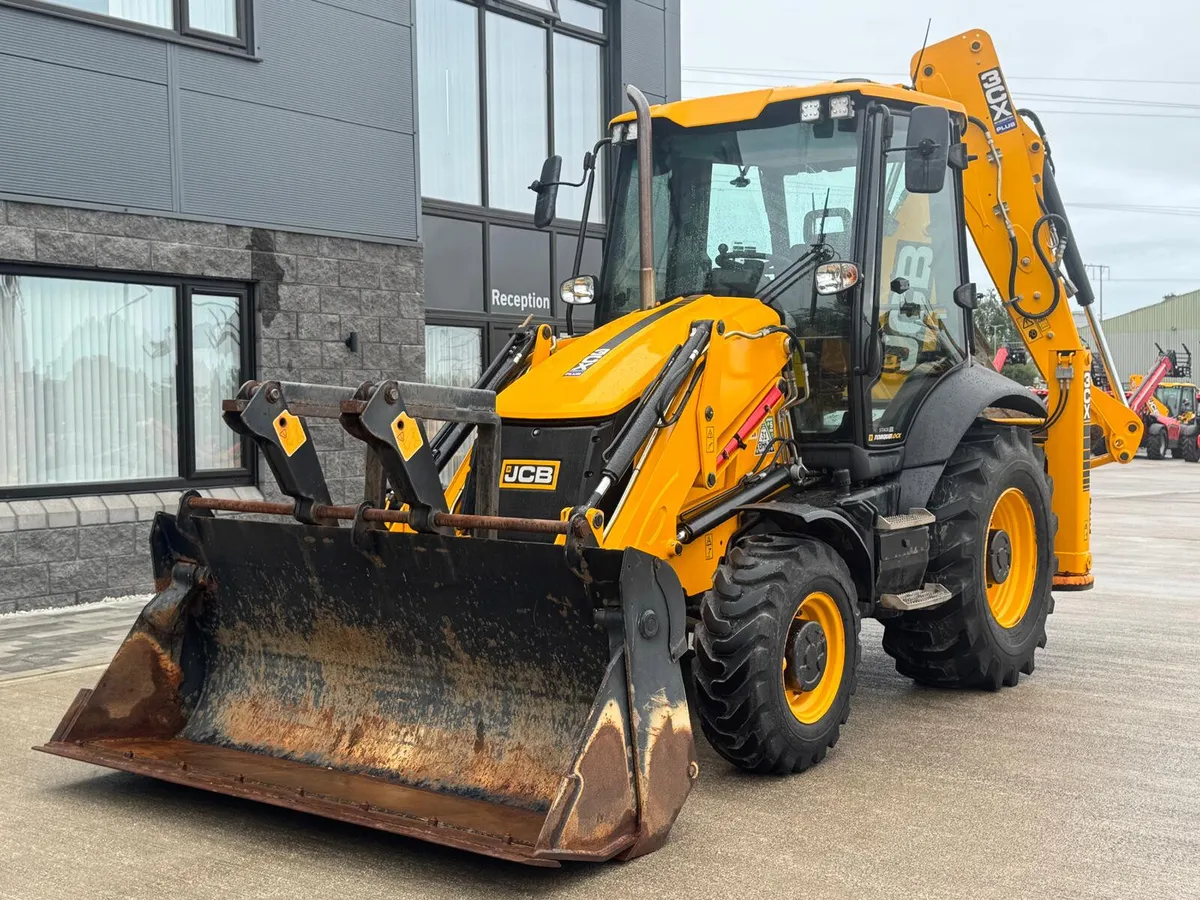 2023 JCB 3CX - Image 1