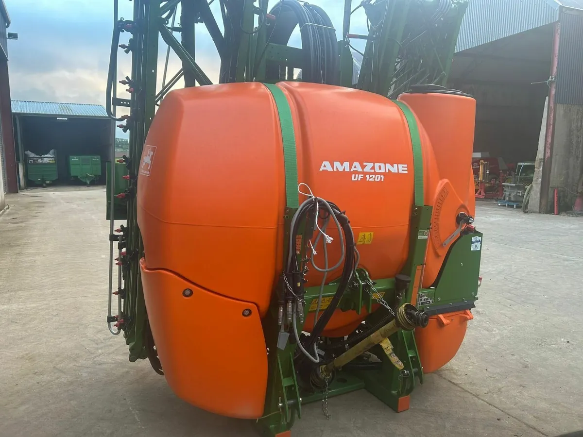 Amazone UF1201-24m sprayer - Image 1