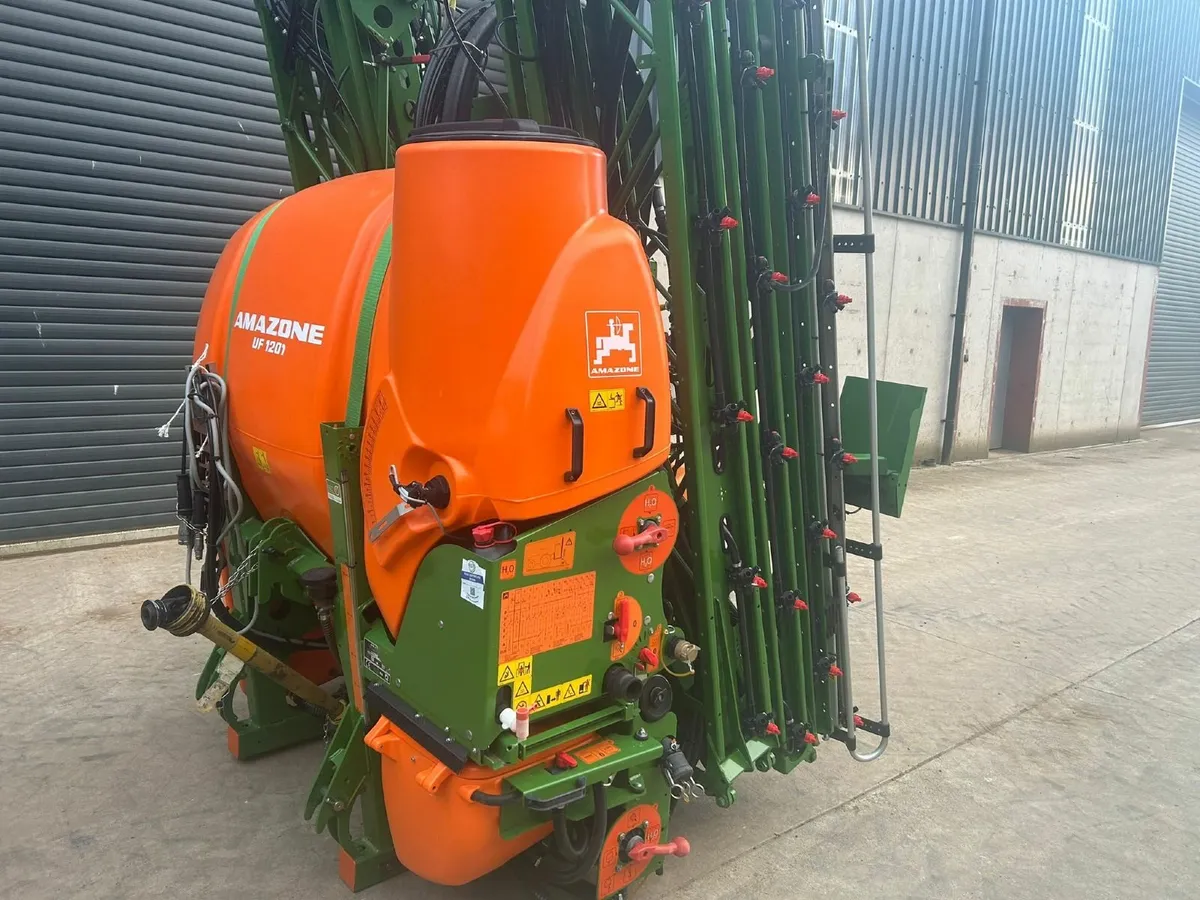 Amazone UF1201-24m sprayer - Image 2