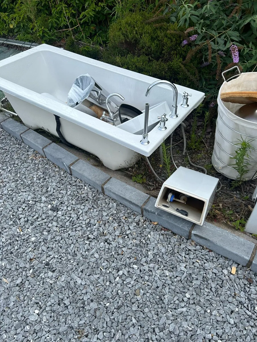 Free Bath. Sink Toilet - Image 1