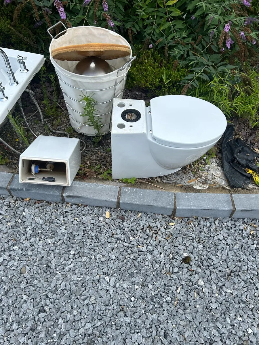 Free Bath. Sink Toilet - Image 2