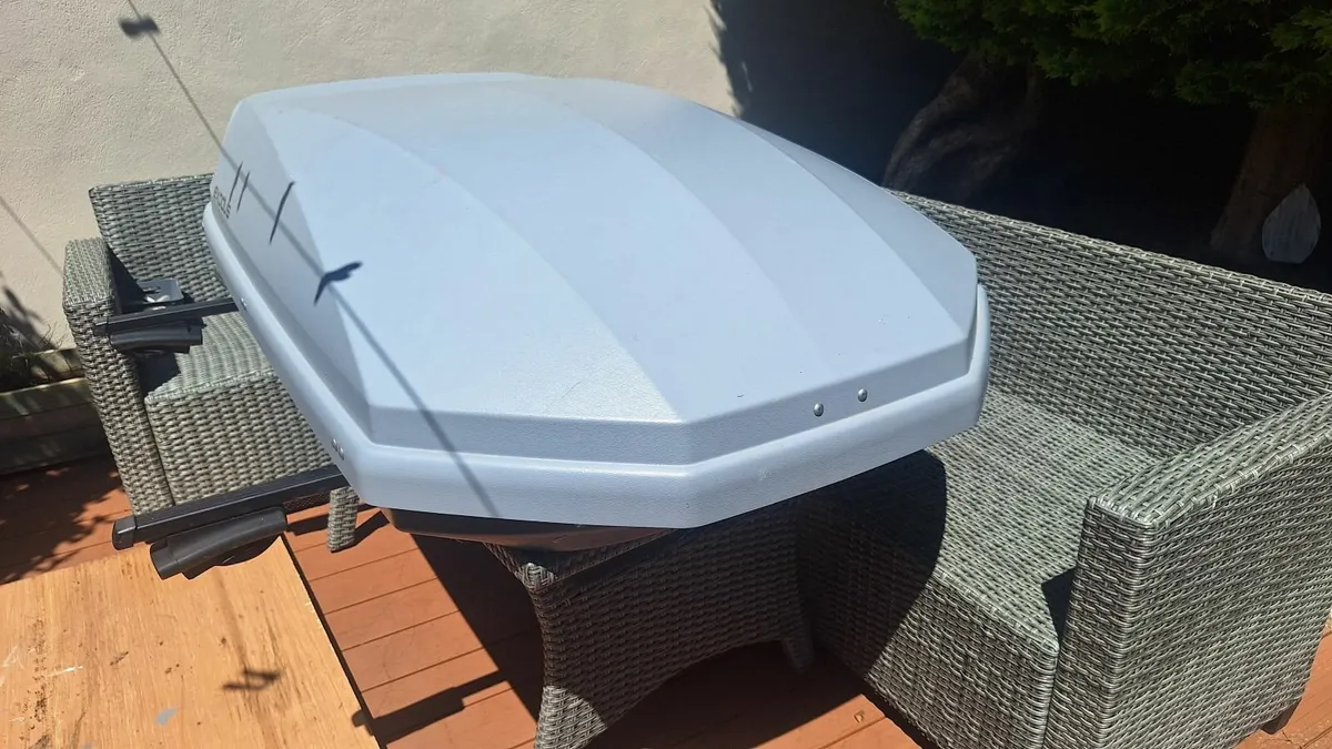Roof box - Image 1