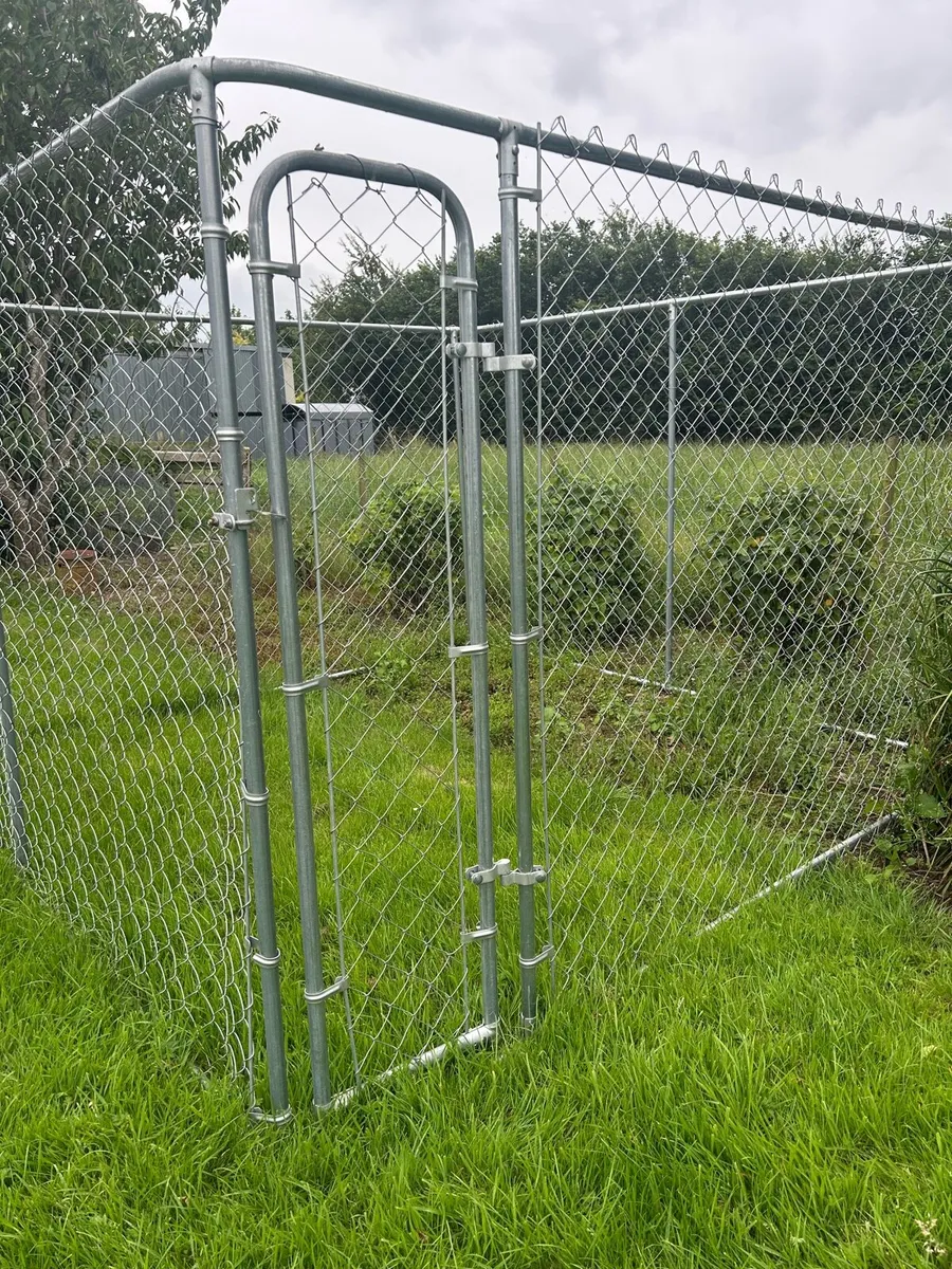 Dog run - Image 2