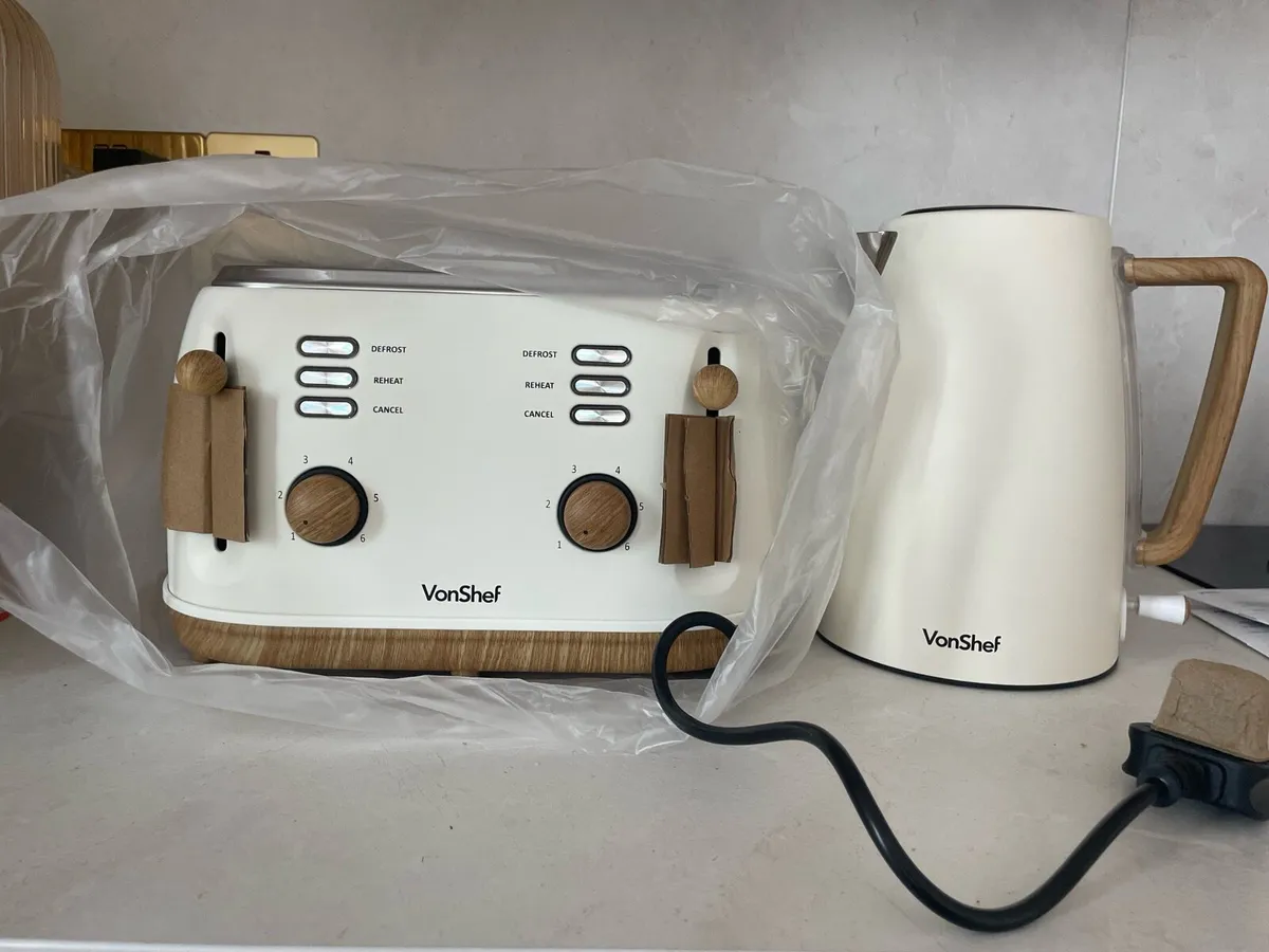 VONSHEF cream kettle and toaster bundle (URGENT) - Image 1