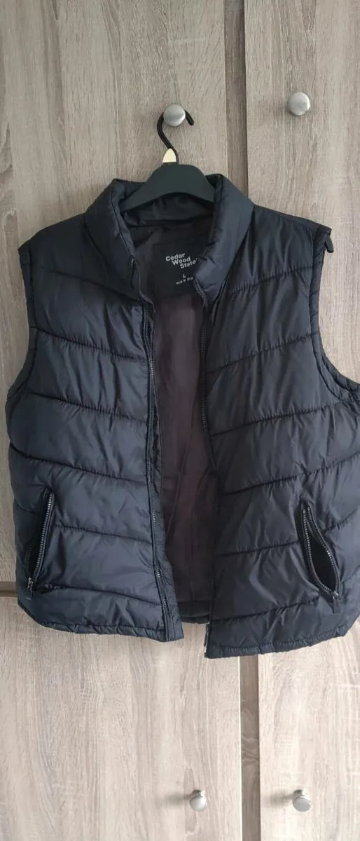 CEDAR WOOD Men's black warm vest like new worn onc - Image 1