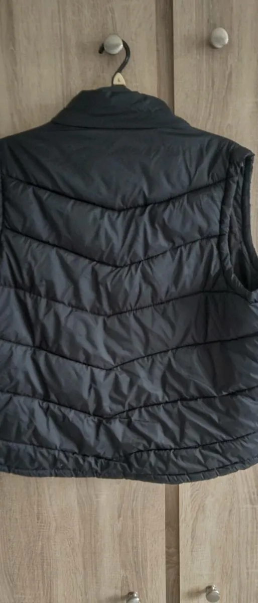 CEDAR WOOD Men's black warm vest like new worn onc - Image 2