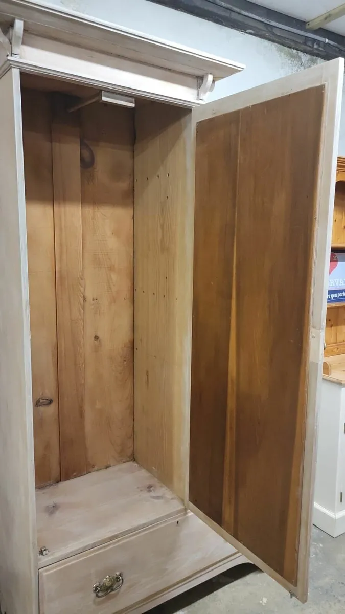 Victorian oak wardrobe - Image 4