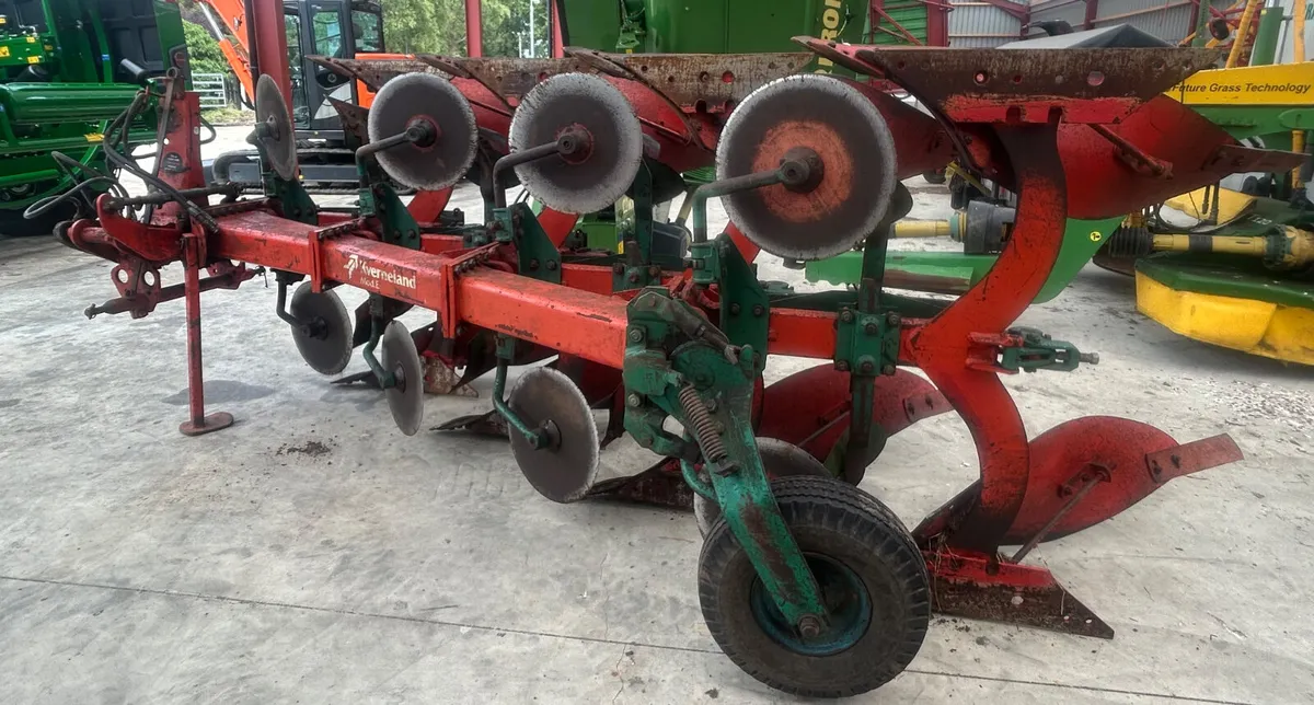 Kverneland 4 furrow reversible plough - Image 2