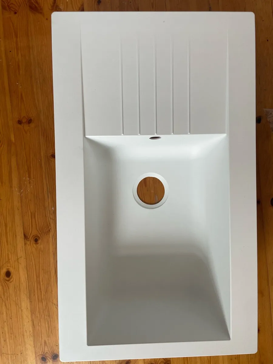 Kitchen sink + Tap (can be sold separately) - Image 2