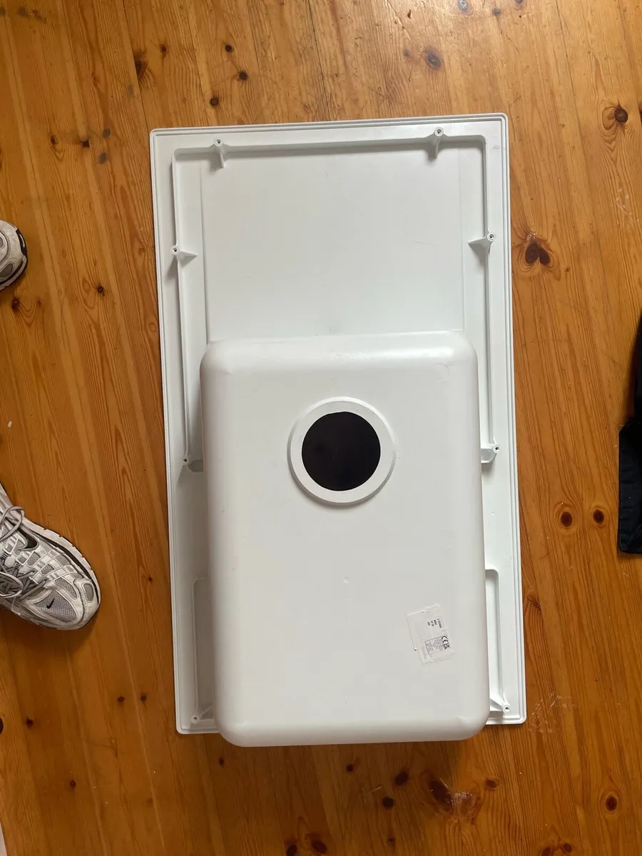 Kitchen sink + Tap (can be sold separately) - Image 3