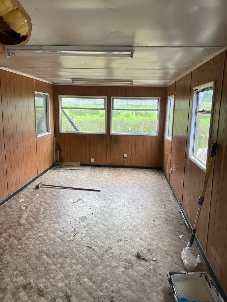 Wooden cabin - Image 2