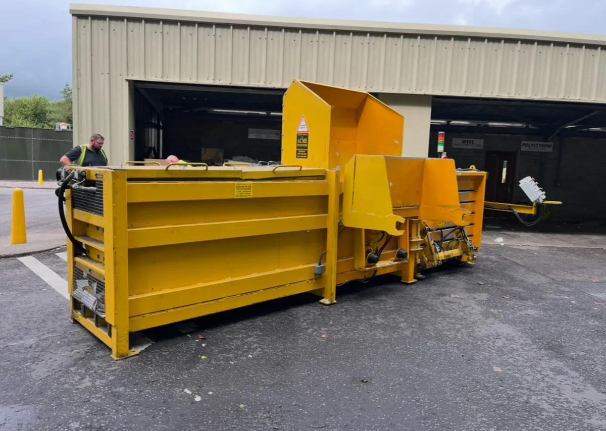 Horizontal cardboard plastic baler compactor - Image 1