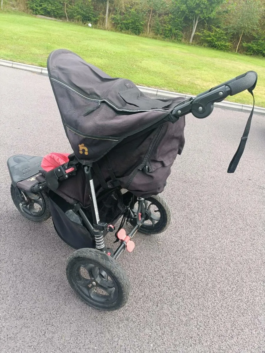 Out n about buggy with buggy board - Image 2