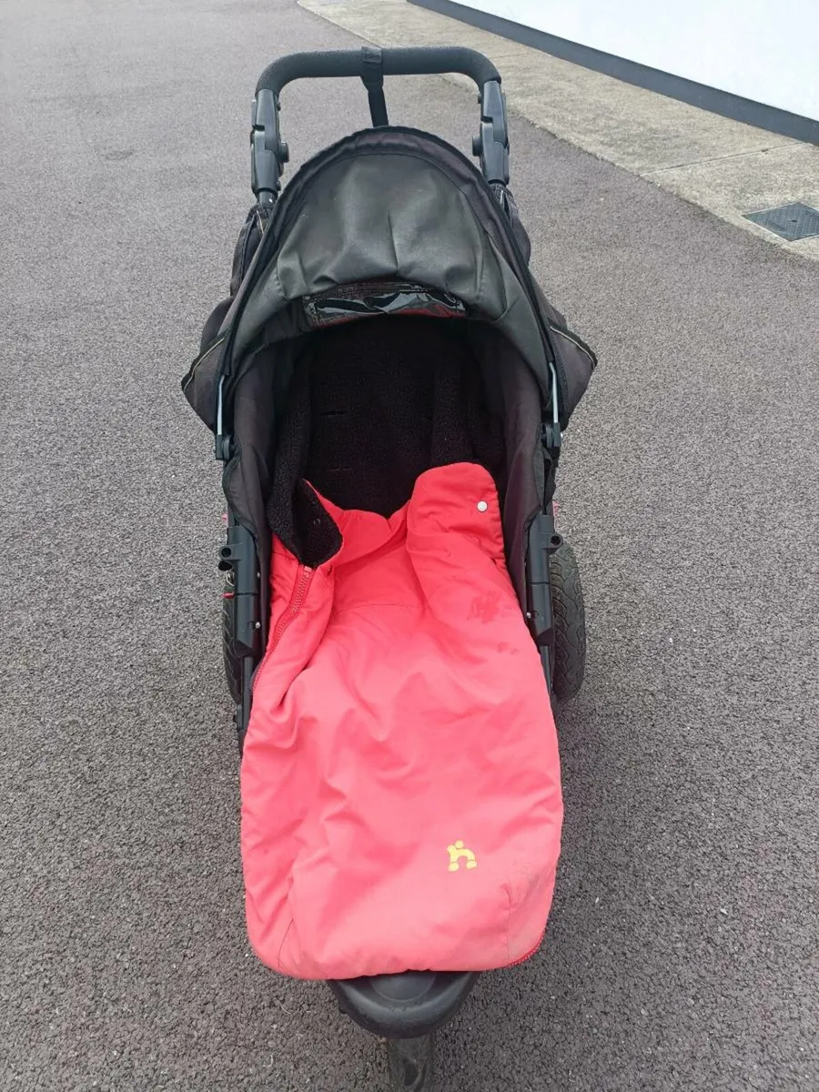 Out n about buggy with buggy board - Image 1