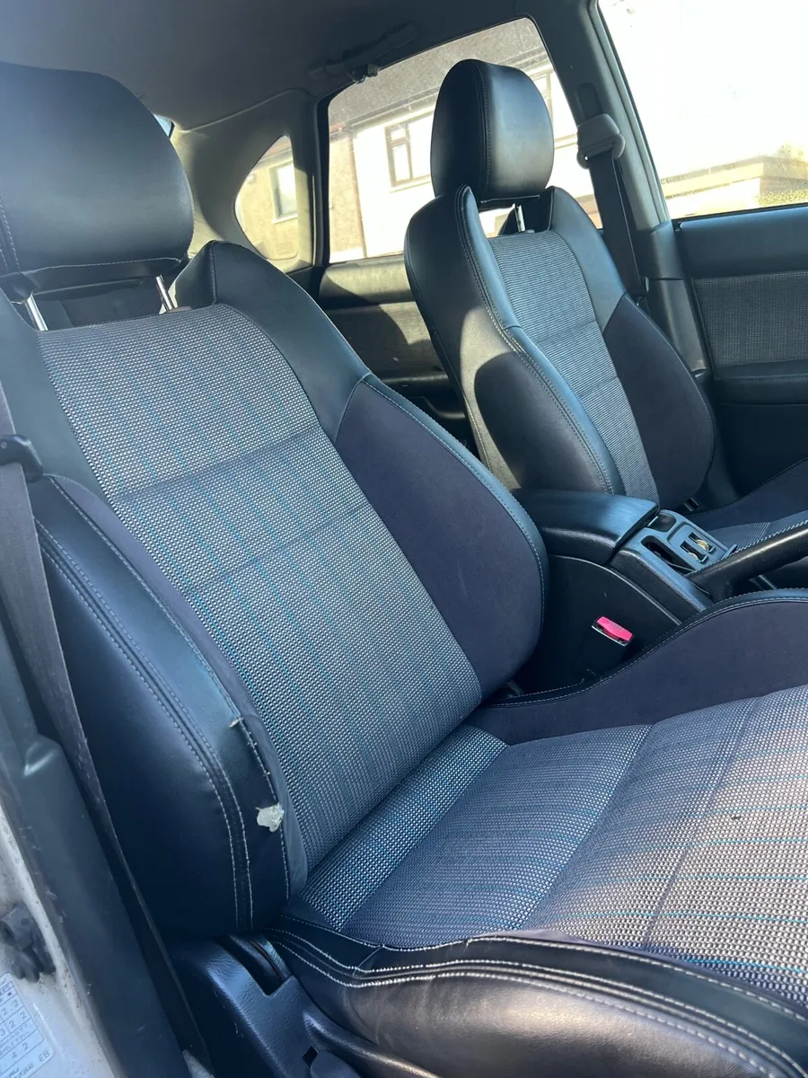 Subaru Legacy B4 Manual - Image 4