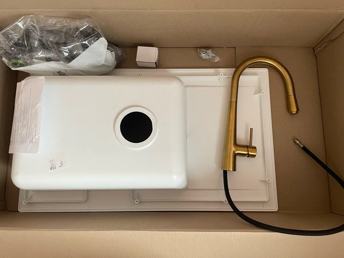 Kitchen sink + Tap (can be sold separately) - Image 1