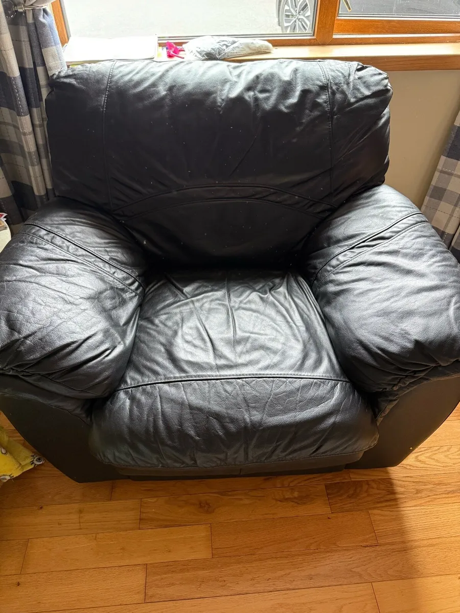 Black Leather Sofa and Armchairs - Image 2
