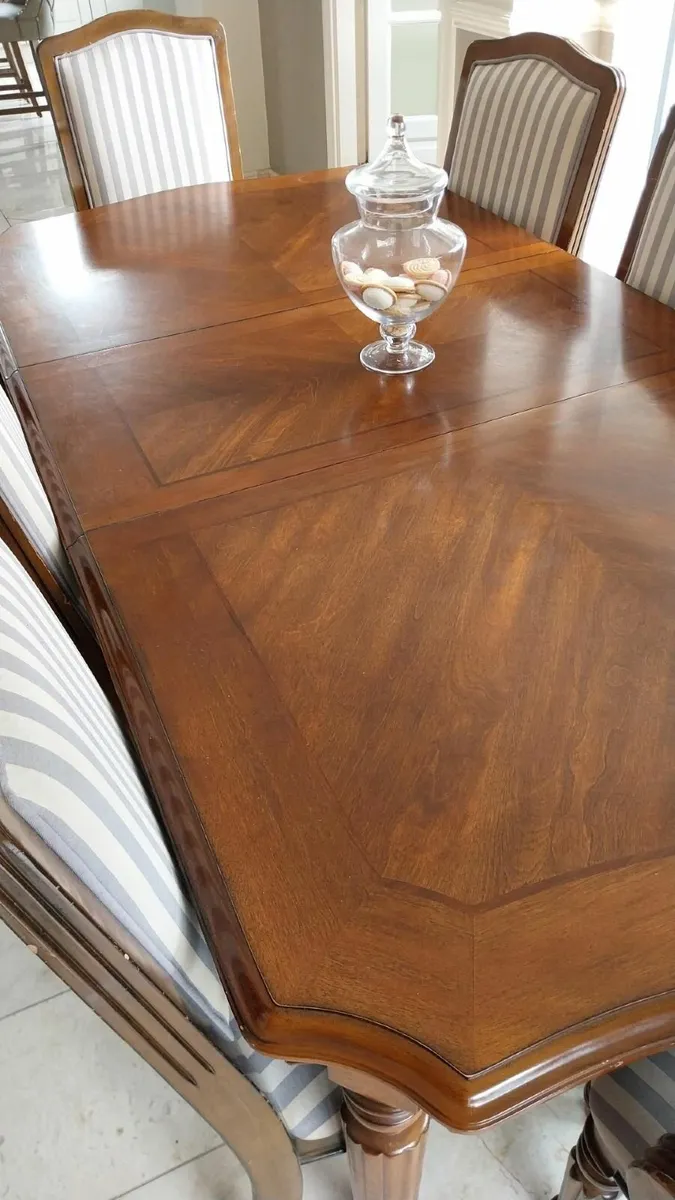 Dining table and chairs - Image 3