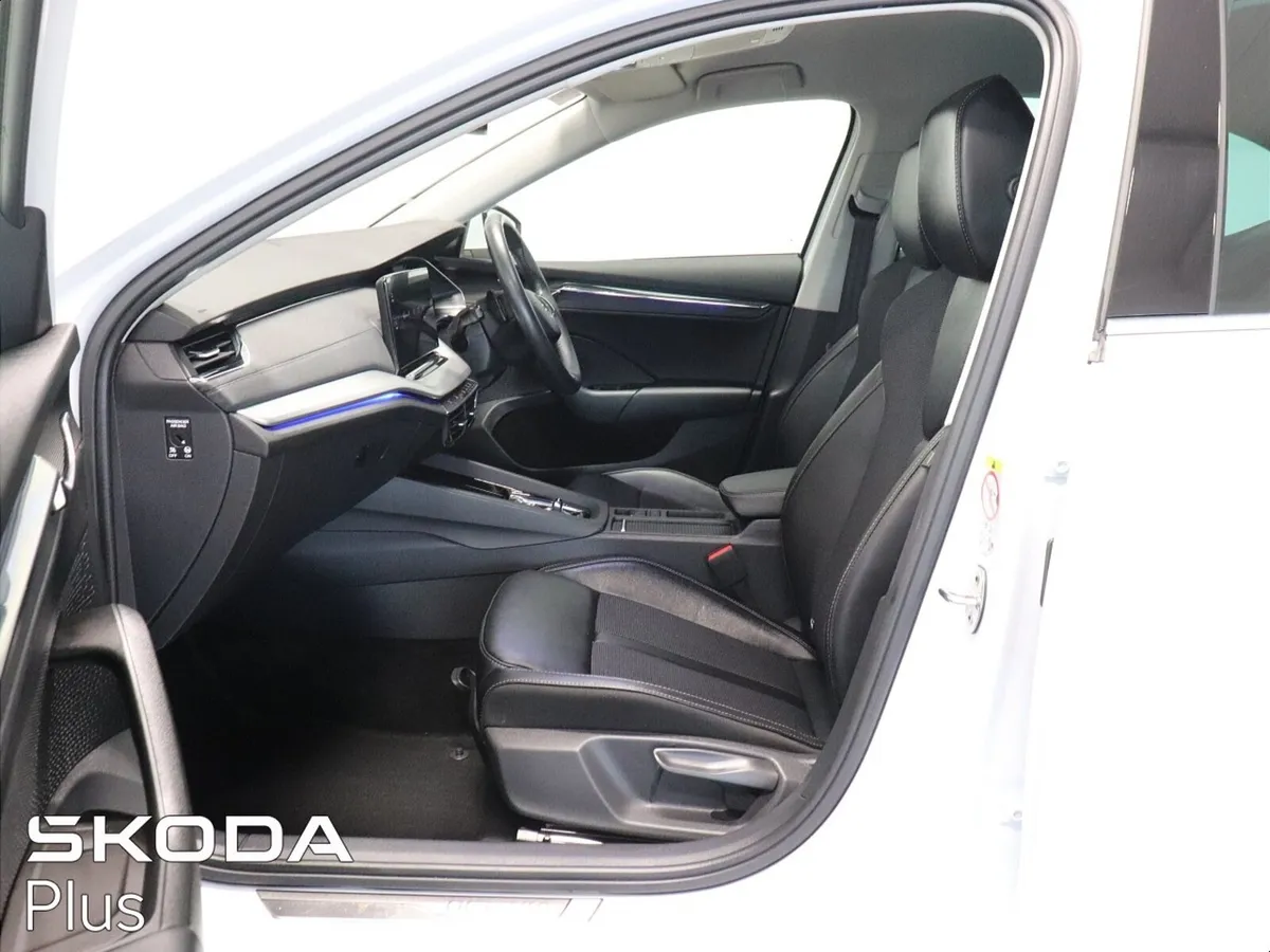 Skoda Octavia 2.0 TDI DSG 30 TH EDITION - Image 4
