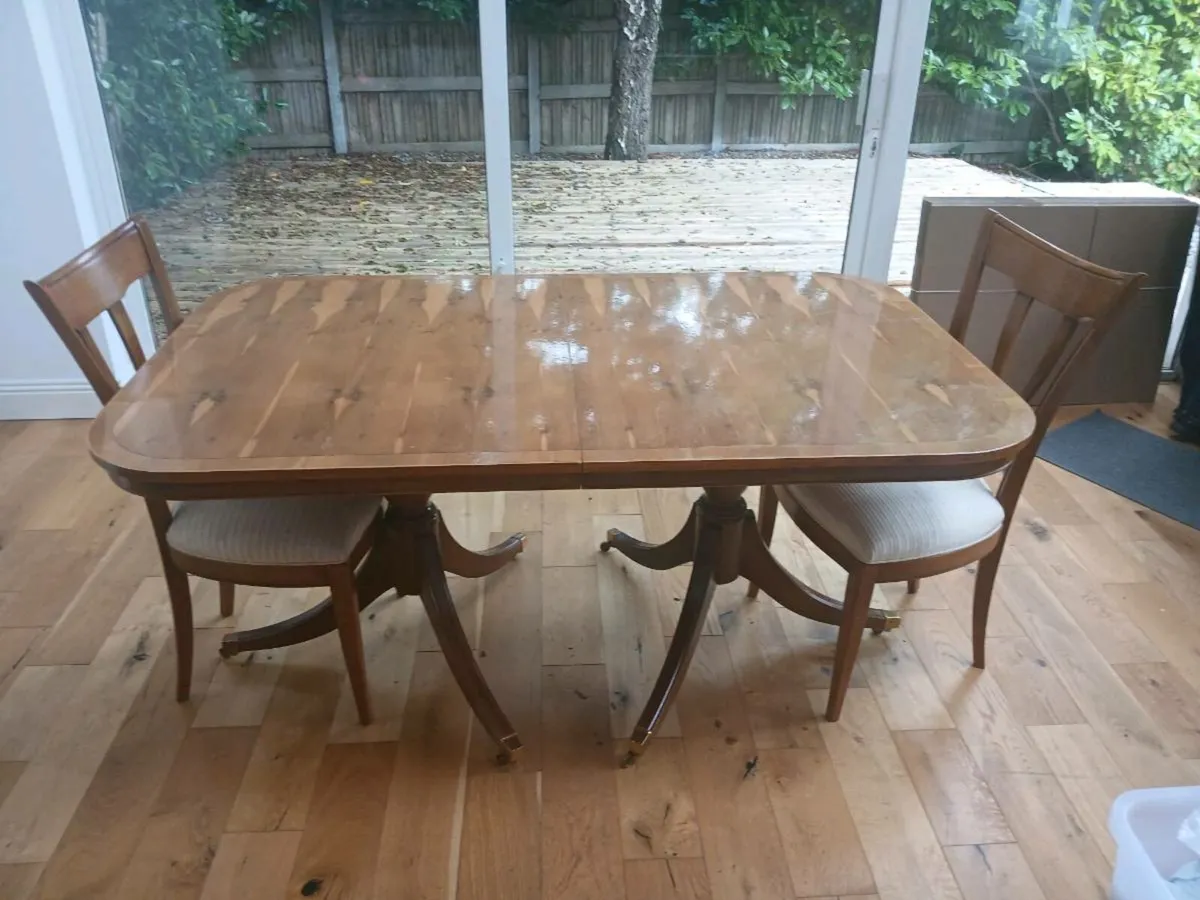 Dining room table - Image 1