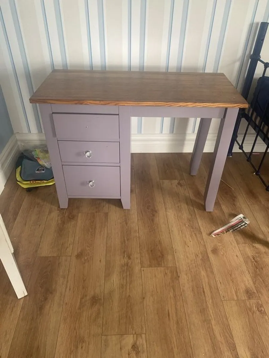 desk - Image 1