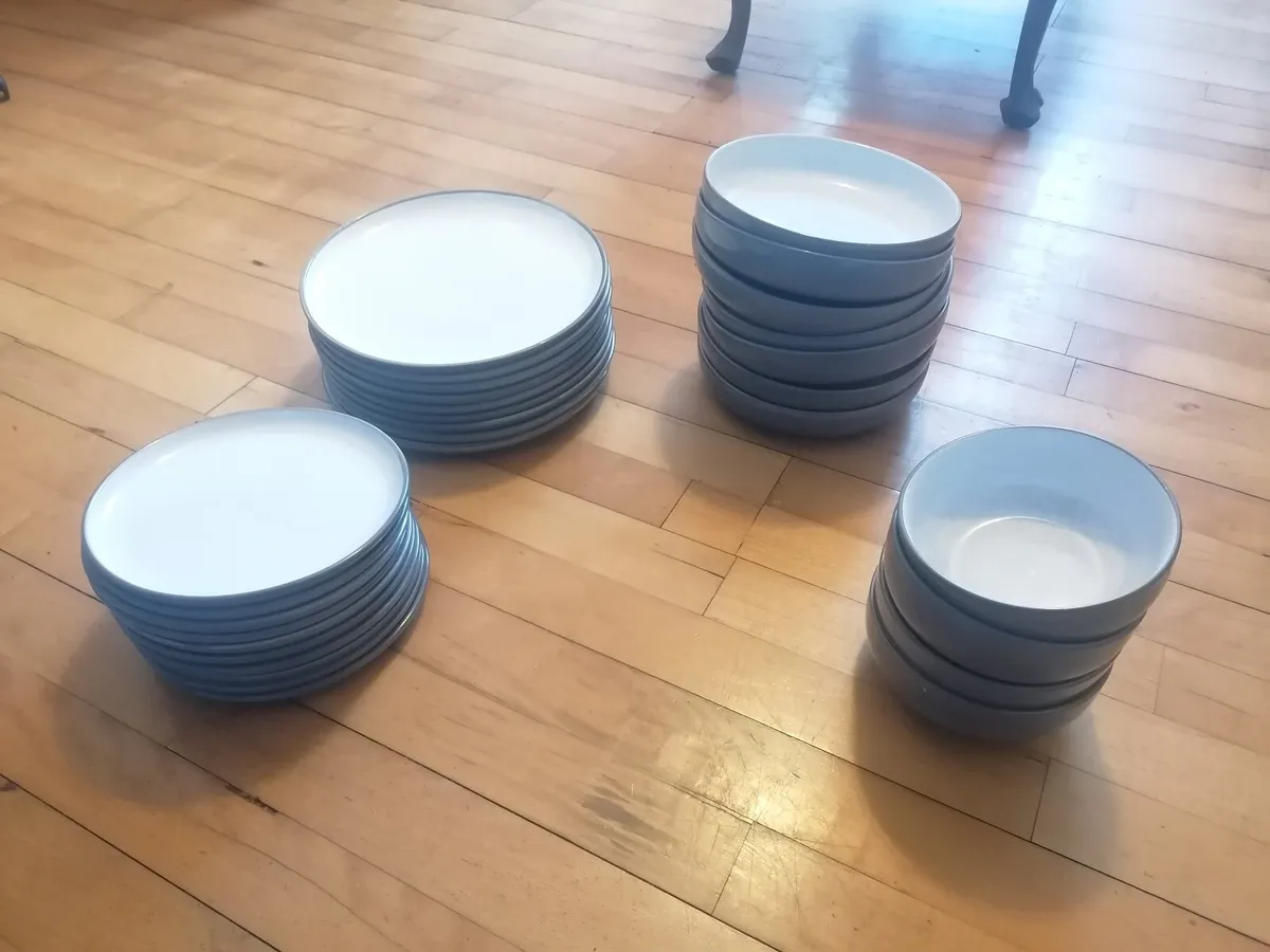 Porcelain tableware set - Image 1