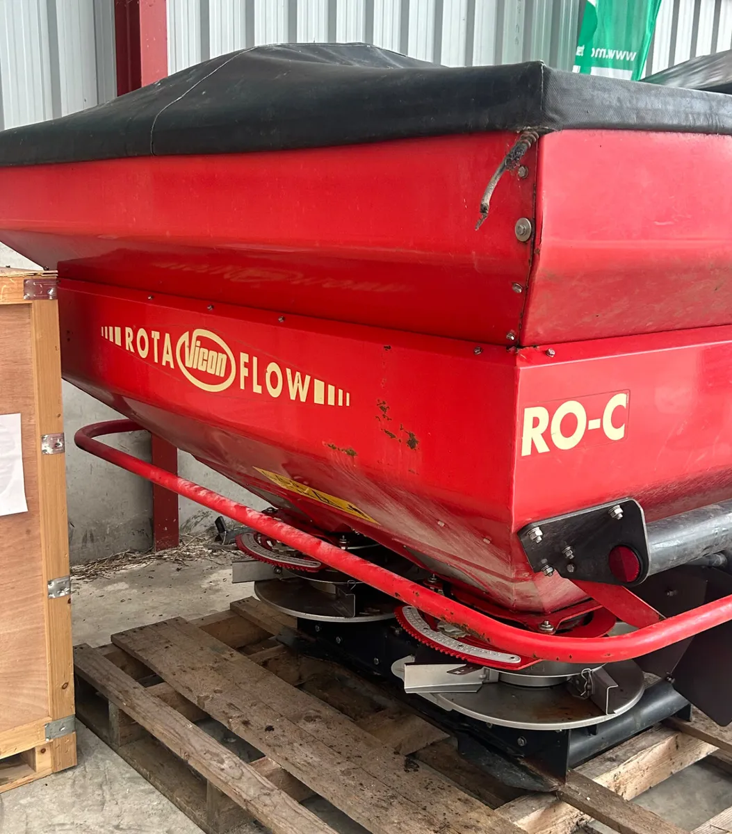 Vicon ROC 1400kg fertiliser spreader - Image 2