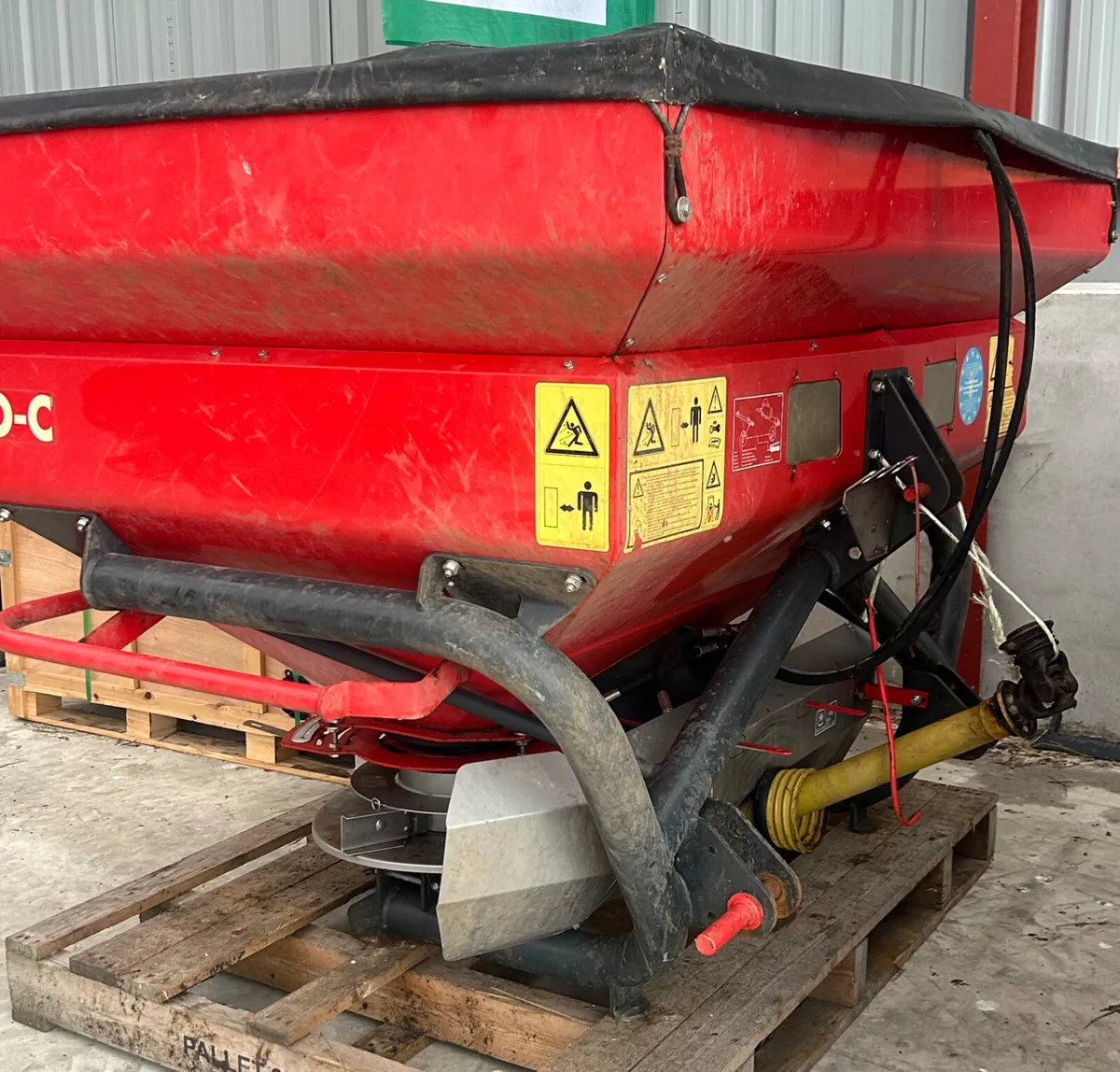 Vicon ROC 1400kg fertiliser spreader - Image 1