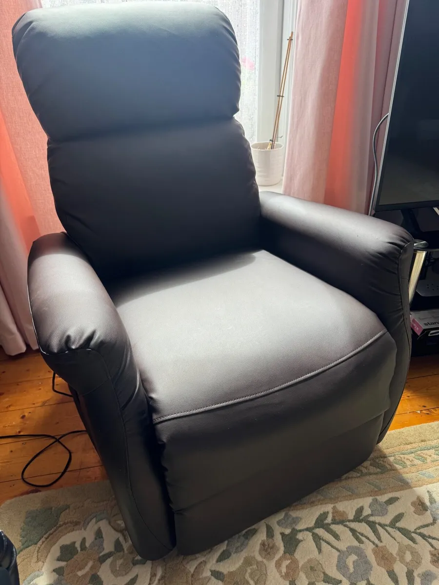 Riser recliner chair - Image 4