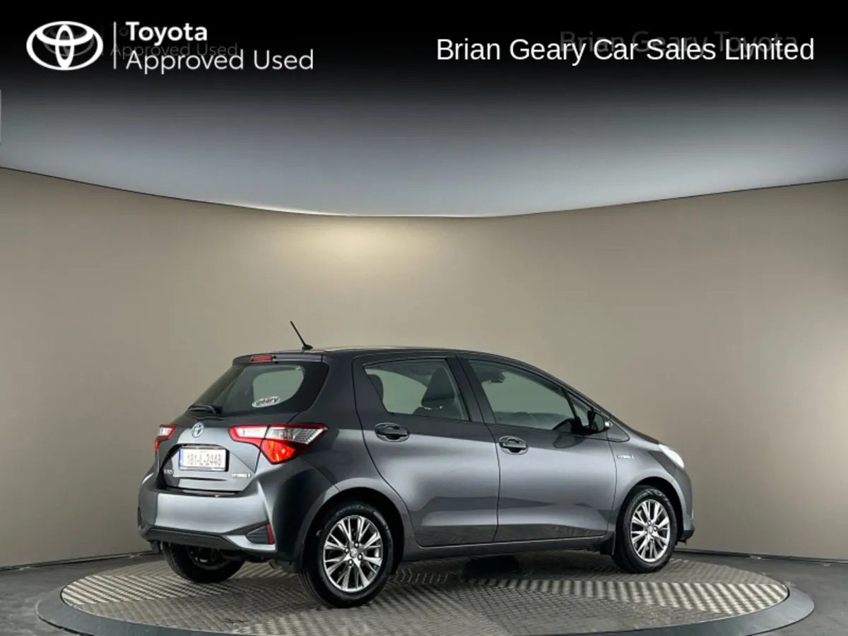 Toyota Yaris HYBRID LUNA - Image 2