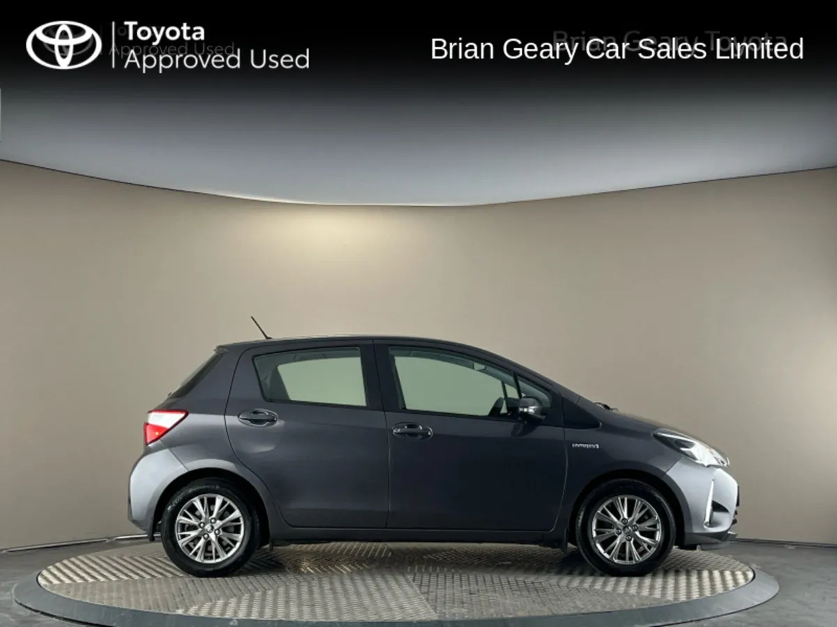 Toyota Yaris HYBRID LUNA - Image 3