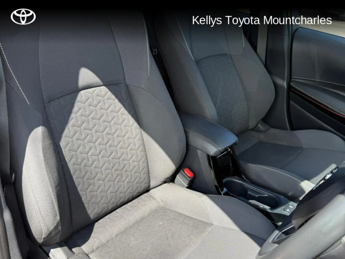 Toyota Corolla COROLLA HYBRID L/SPORT HB - Image 2