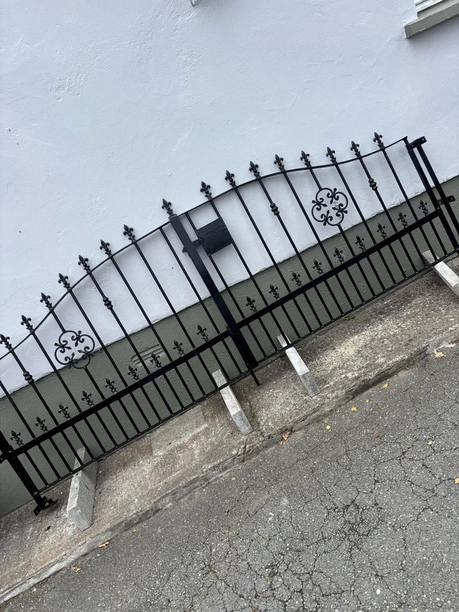 Set of gates - Image 2