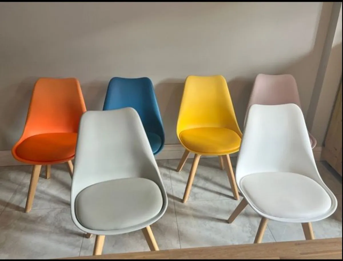 dinning table with 6 retro chairs - Image 3