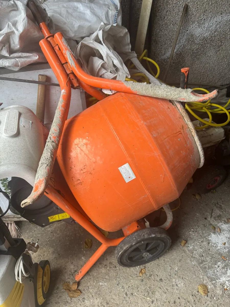 Bell cement mixer new condition - Image 1
