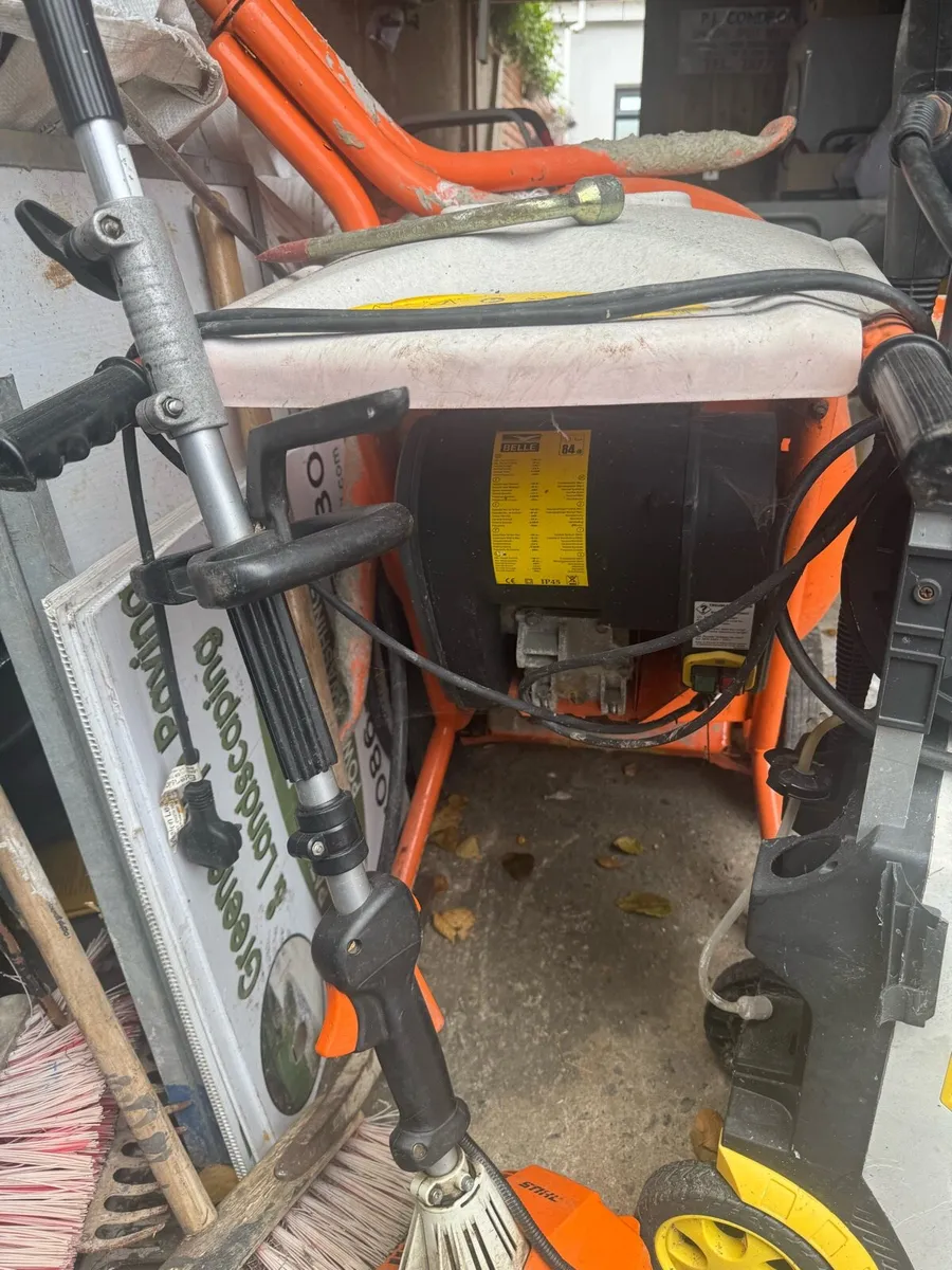 Bell cement mixer new condition - Image 2