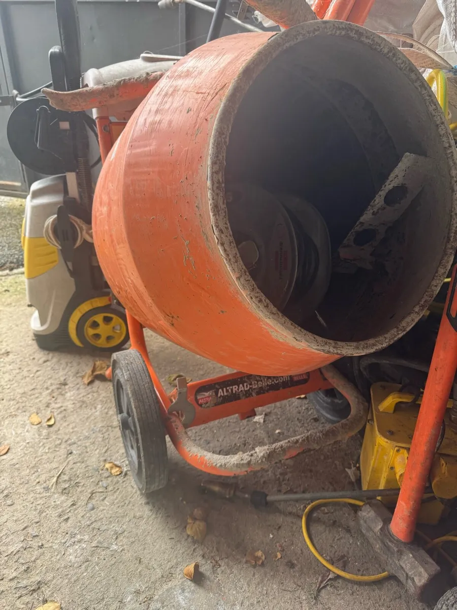 Bell cement mixer new condition - Image 3