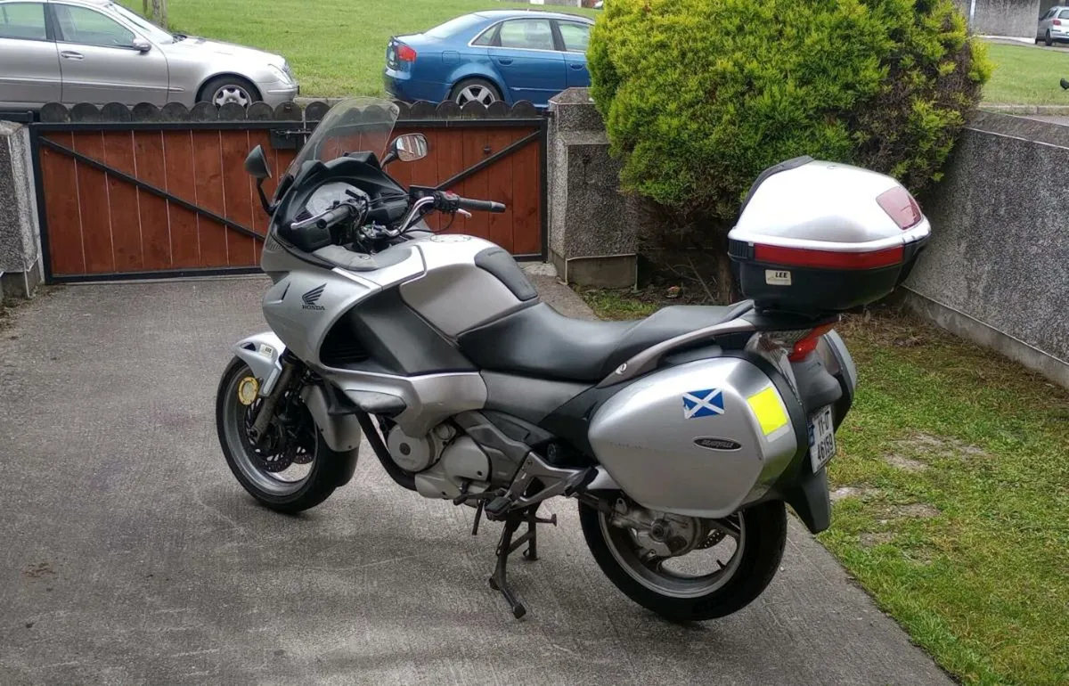 2011 Honda Deauville ABS - Image 2