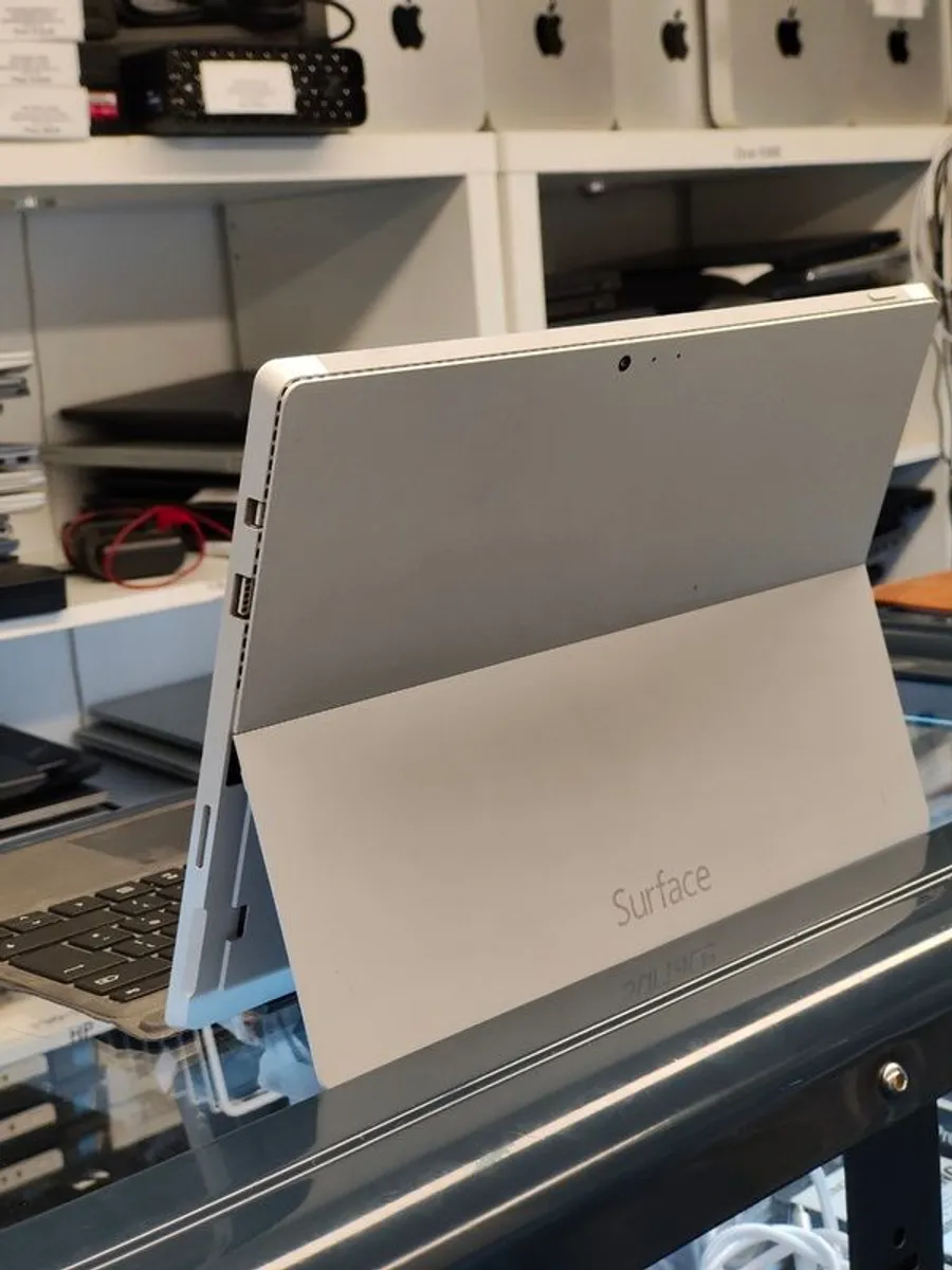 Microsoft Surface Pro 3 12inch i5-4300U 8GB RAM 256GB SSD Windows 10 Pro Touch - Image 1