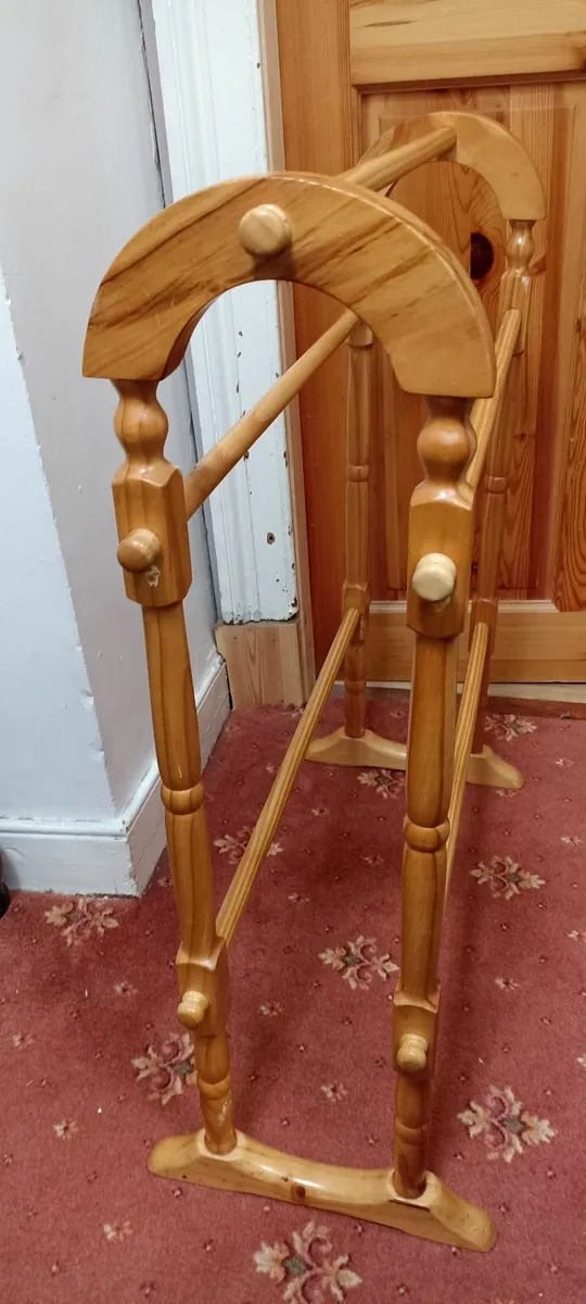 Pine Free Standing Towel Rail - Image 1