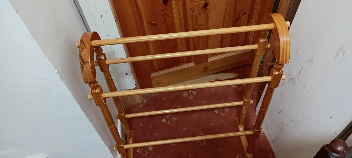 Pine Free Standing Towel Rail - Image 2