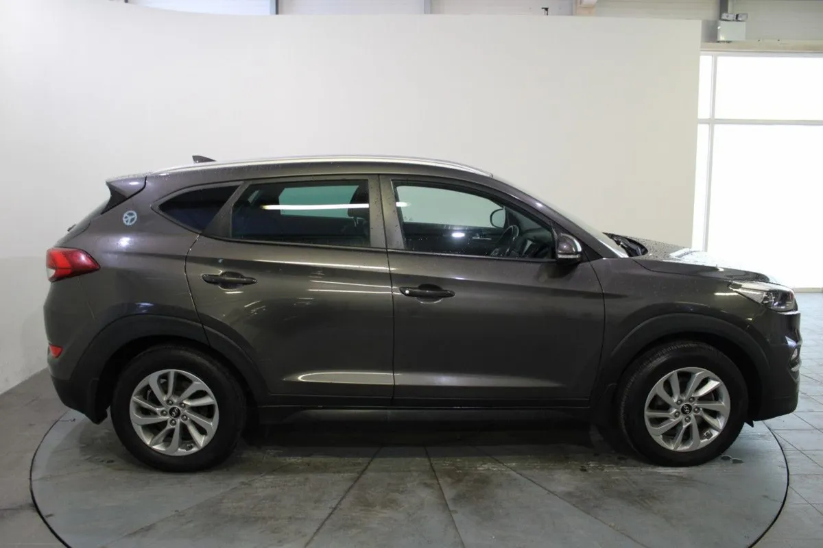 Hyundai Tucson 1.7 D Executive - Image 3