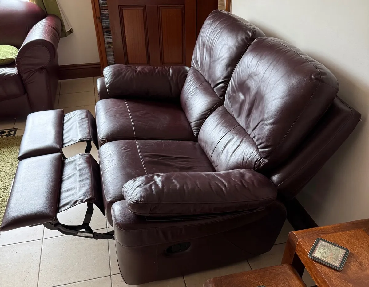 Recliner couch - Image 2