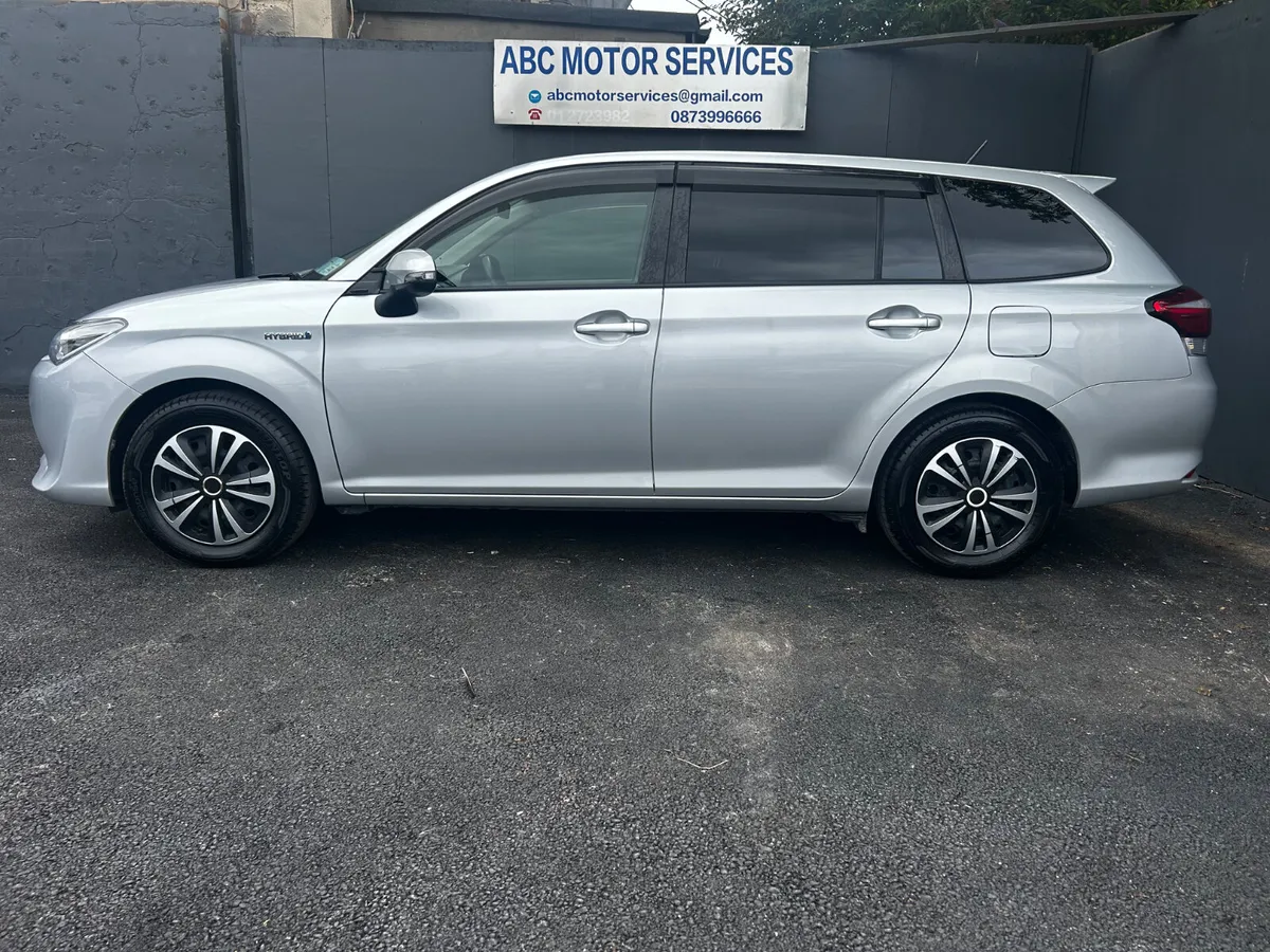 2015 TOYOTA COROLLA HYBRID ESTATE LOW KMS - Image 3