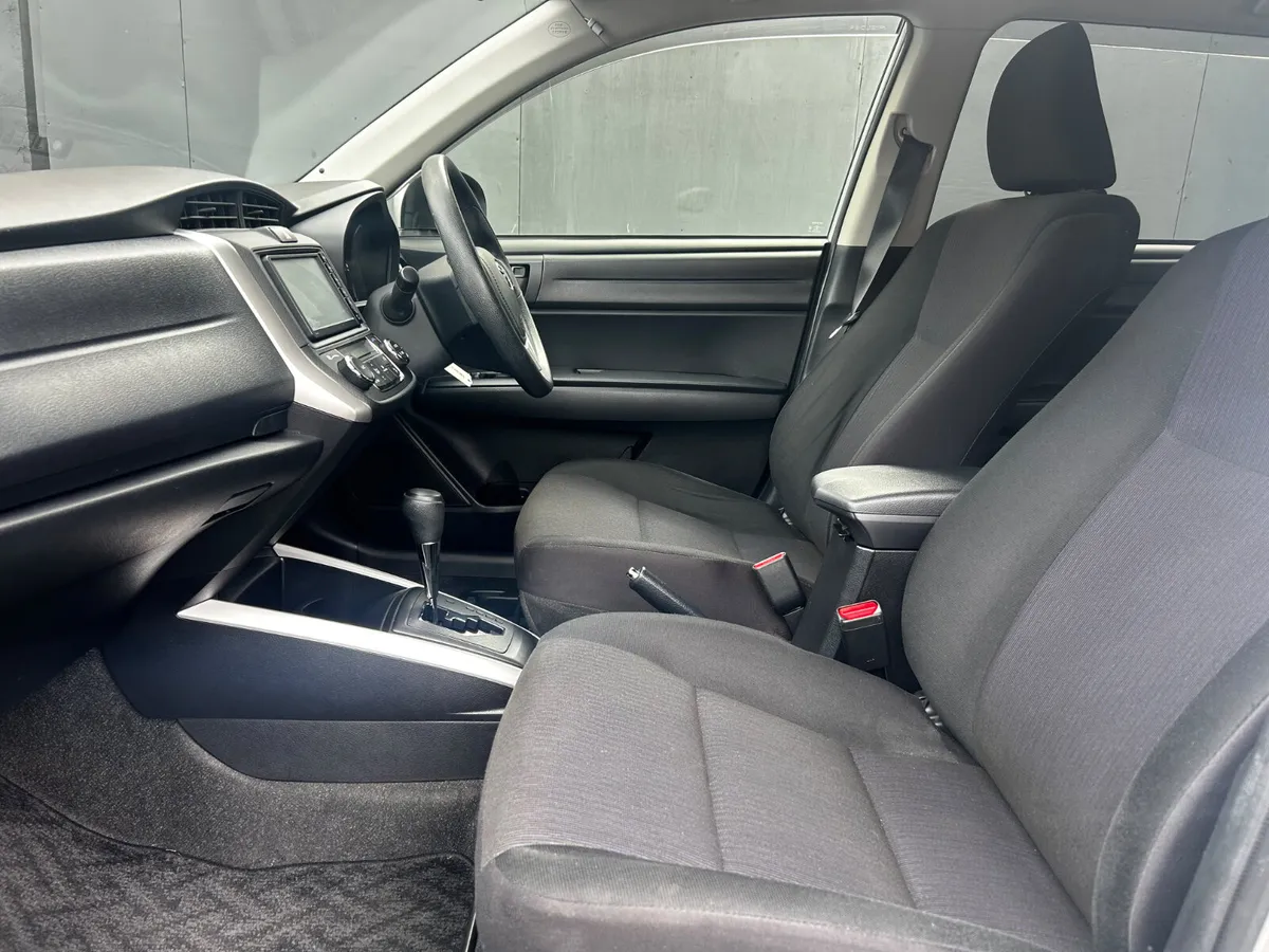 2015 TOYOTA COROLLA HYBRID ESTATE LOW KMS - Image 4