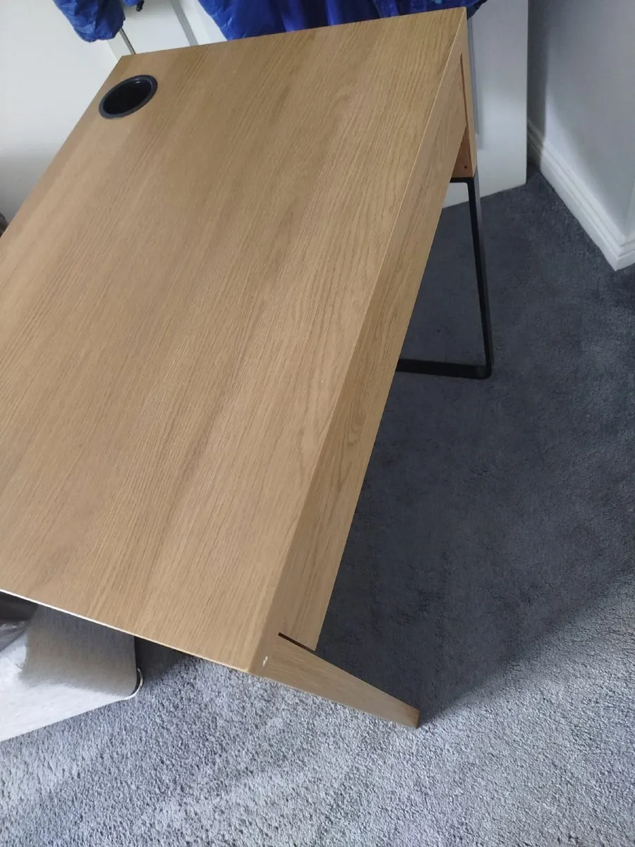 desk and chair - Image 2