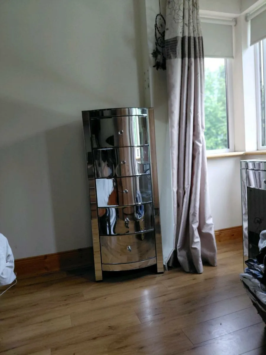 Mirrored dressing table and tall drawers - Image 2