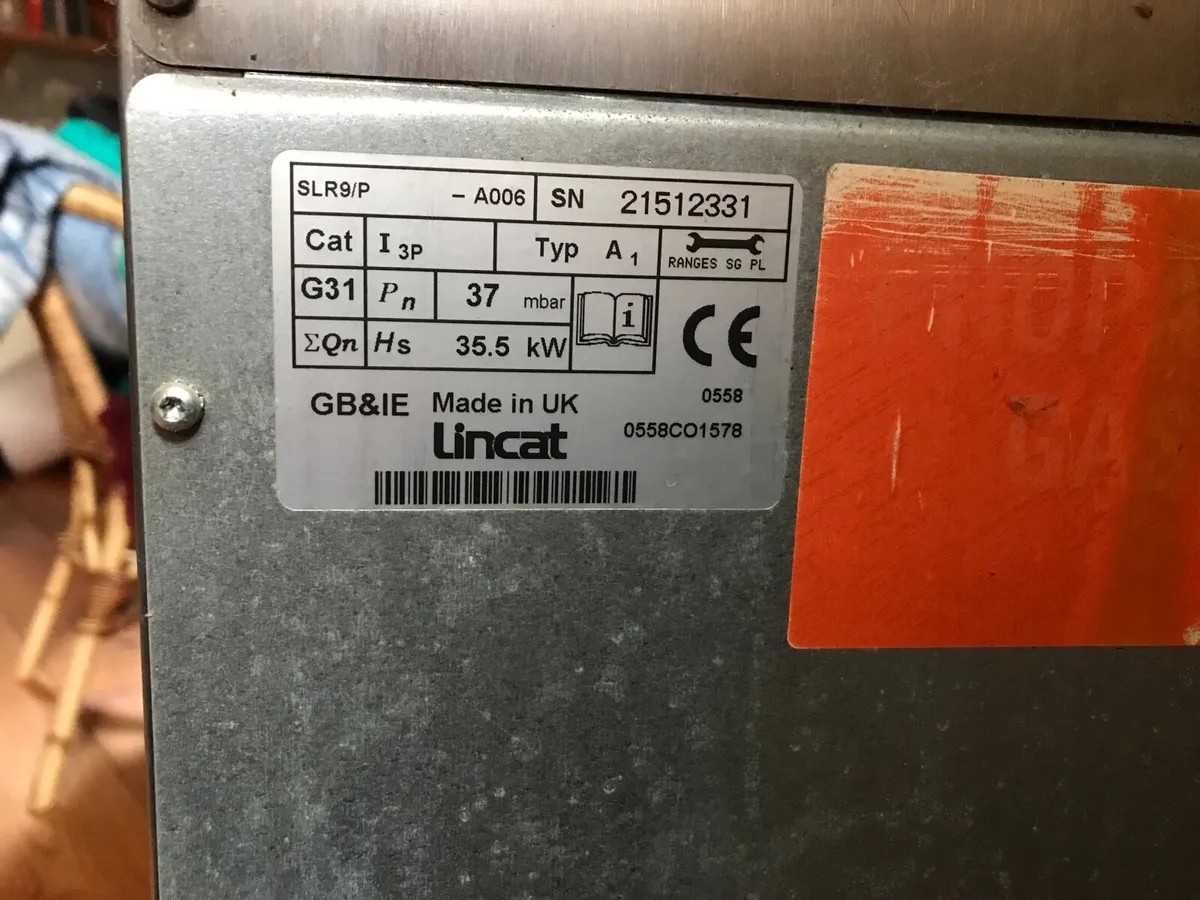 Six burner lincat cooker/oven - Image 2